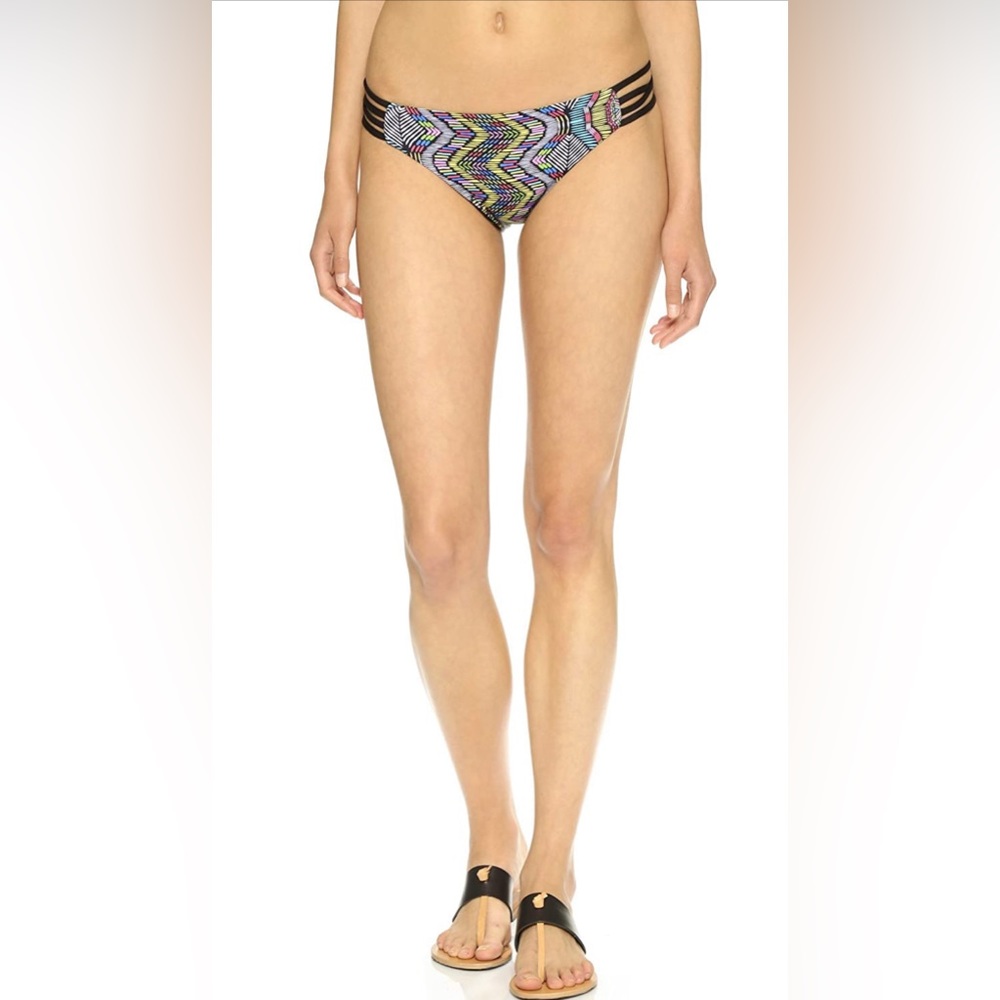 NWT- L*Space Women's Low Down Classic Bikini Bottoms Black Size M